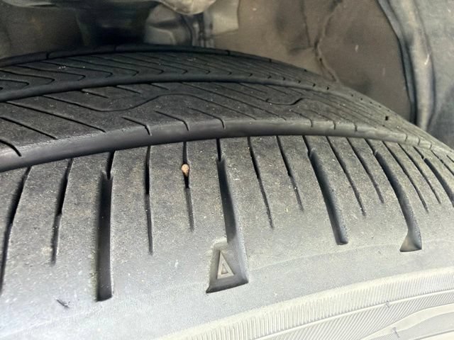 Used 2024 Toyota Prius XLE AWD/4WD image 25