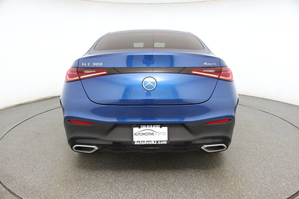 Used 2024 Mercedes-Benz GLC 300 4MATIC w/ AMG Line image 5