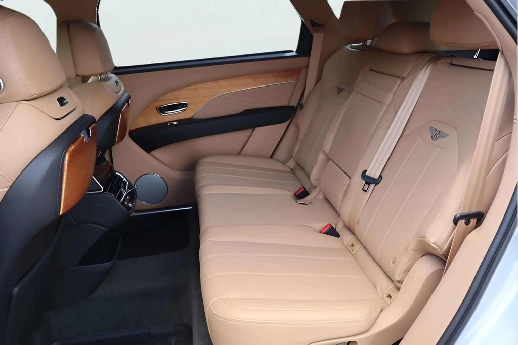 Used 2023 Bentley Bentayga Extended Wheelbase AWD/4WD image 17