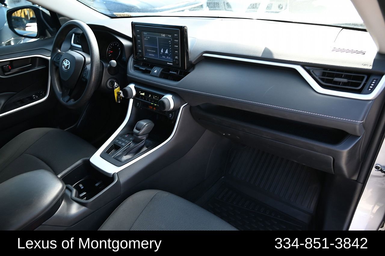 Used 2022 Toyota RAV4 LE image 10