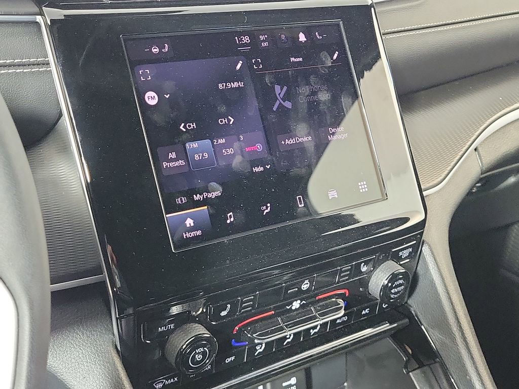 Used 2023 Jeep Grand Cherokee L Laredo RWD image 17