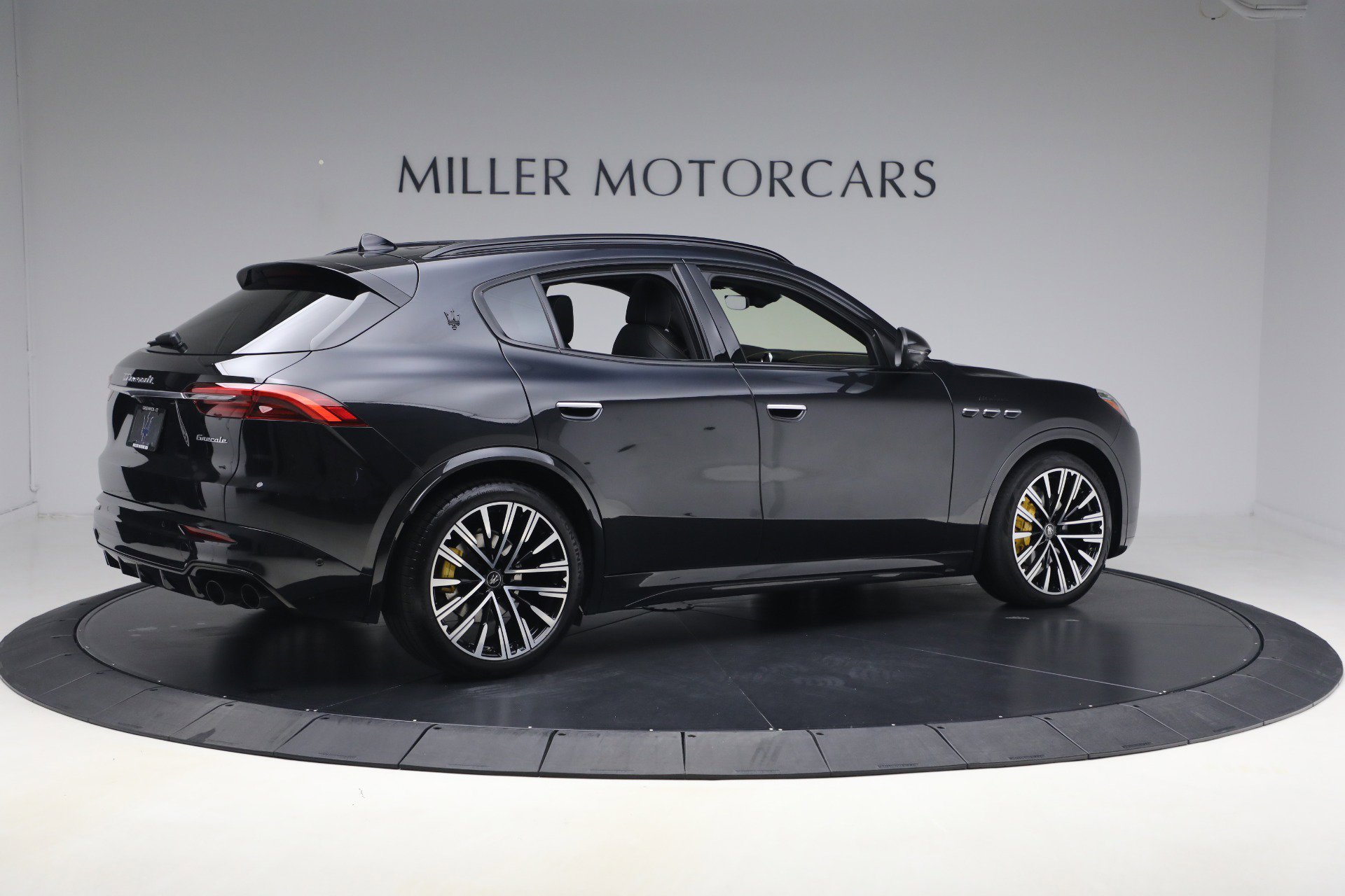 Certified 2023 Maserati Grecale Modena image 8