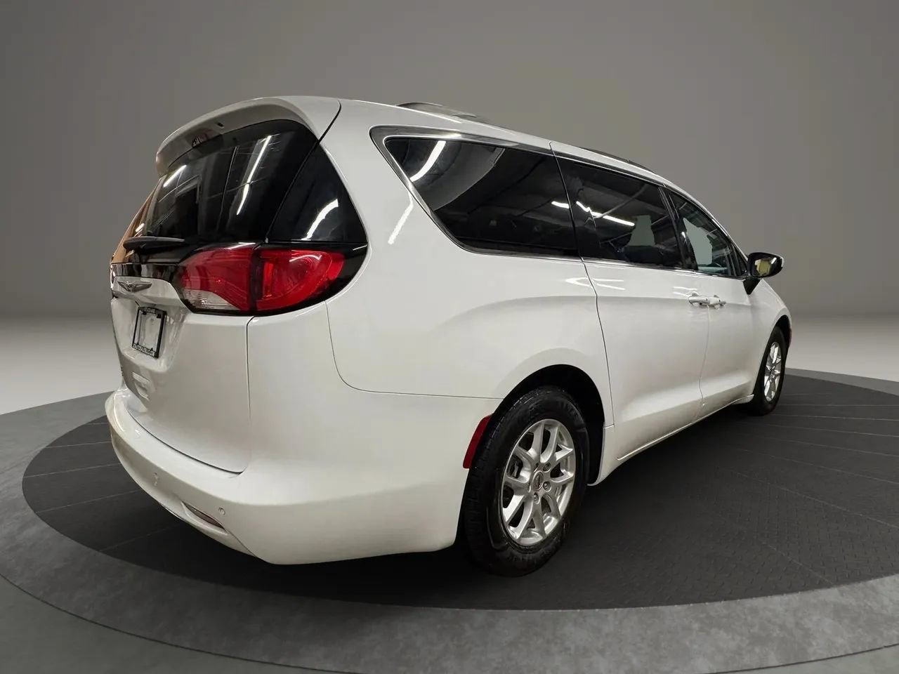 Used 2021 Chrysler Voyager Lxi FWD image 8