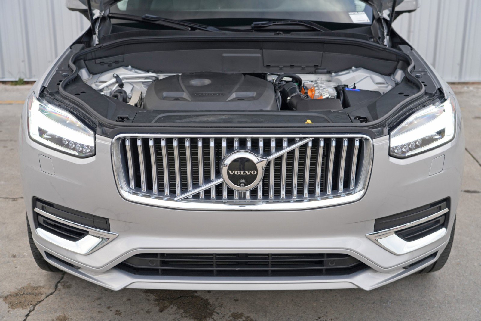 Used 2024 Volvo XC90 T8 Plus w/ Protection Package Premier image 8