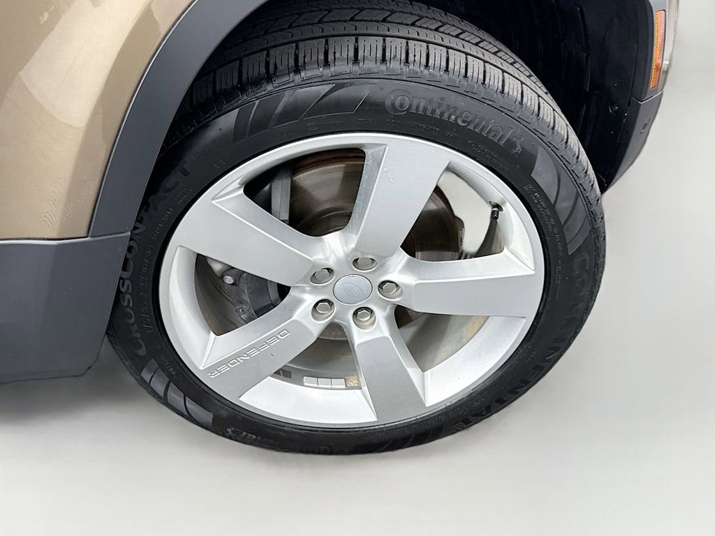 Certified 2024 Land Rover Defender 110 SE image 31