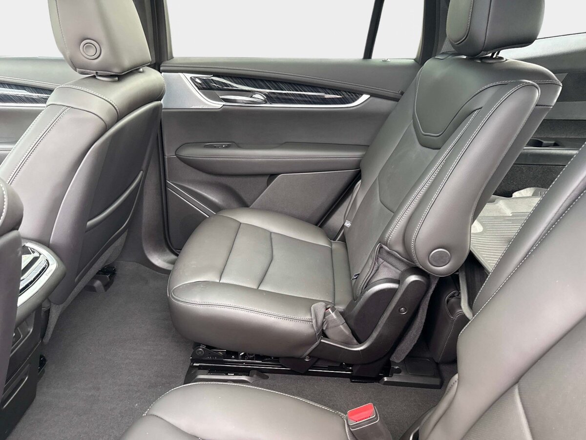 Used 2025 Cadillac XT6 Premium Luxury w/ Technology Package AWD/4WD image 13