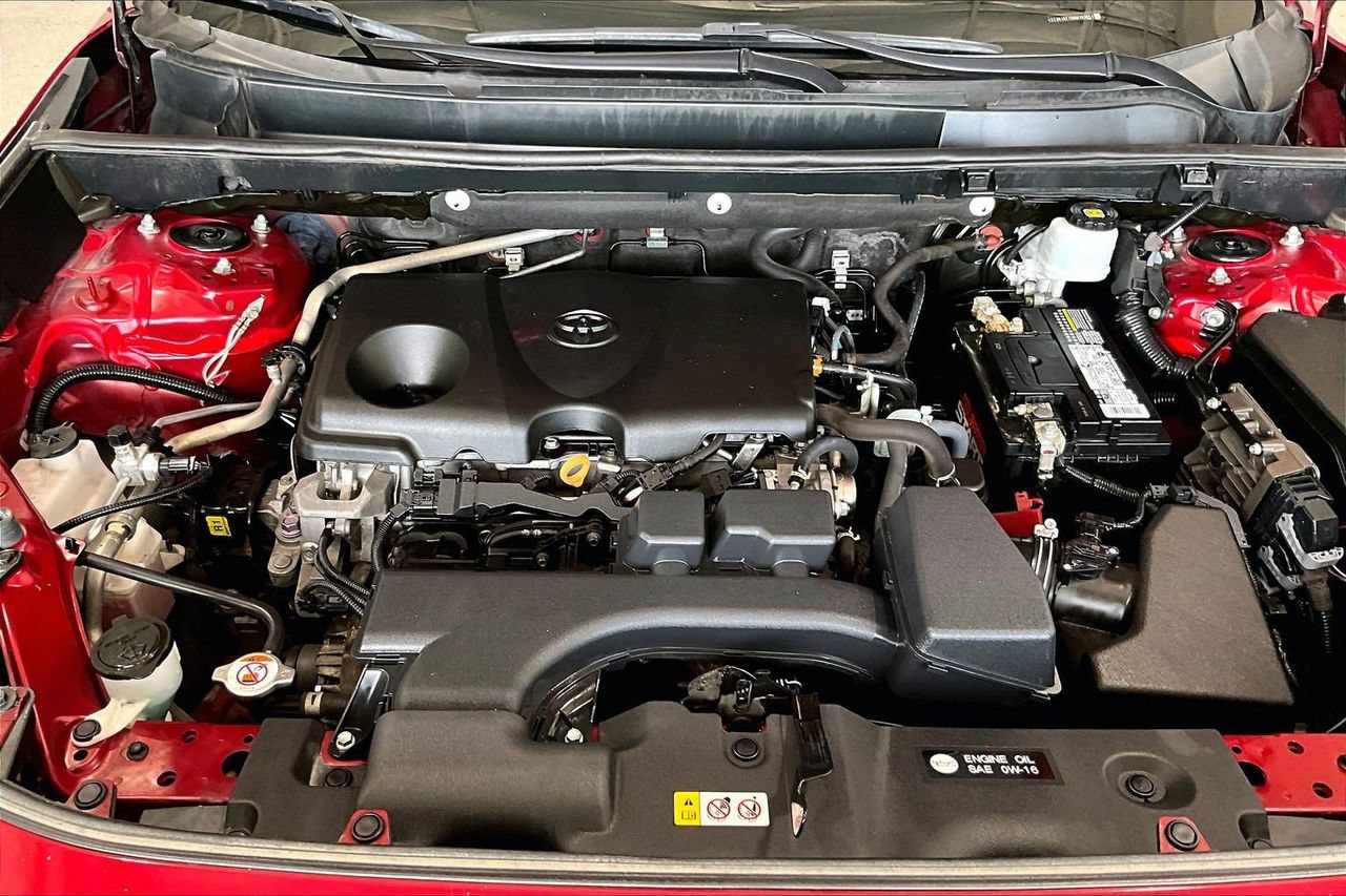Used 2022 Toyota RAV4 LE FWD image 9