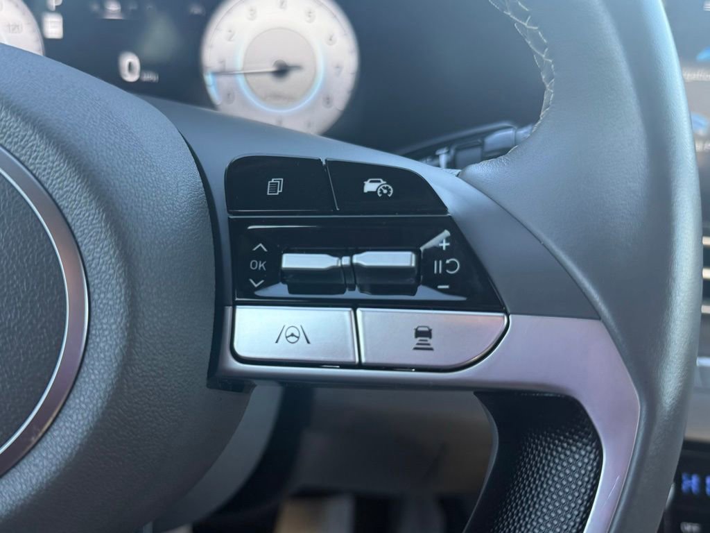 Used 2025 Hyundai Elantra SEL FWD image 35