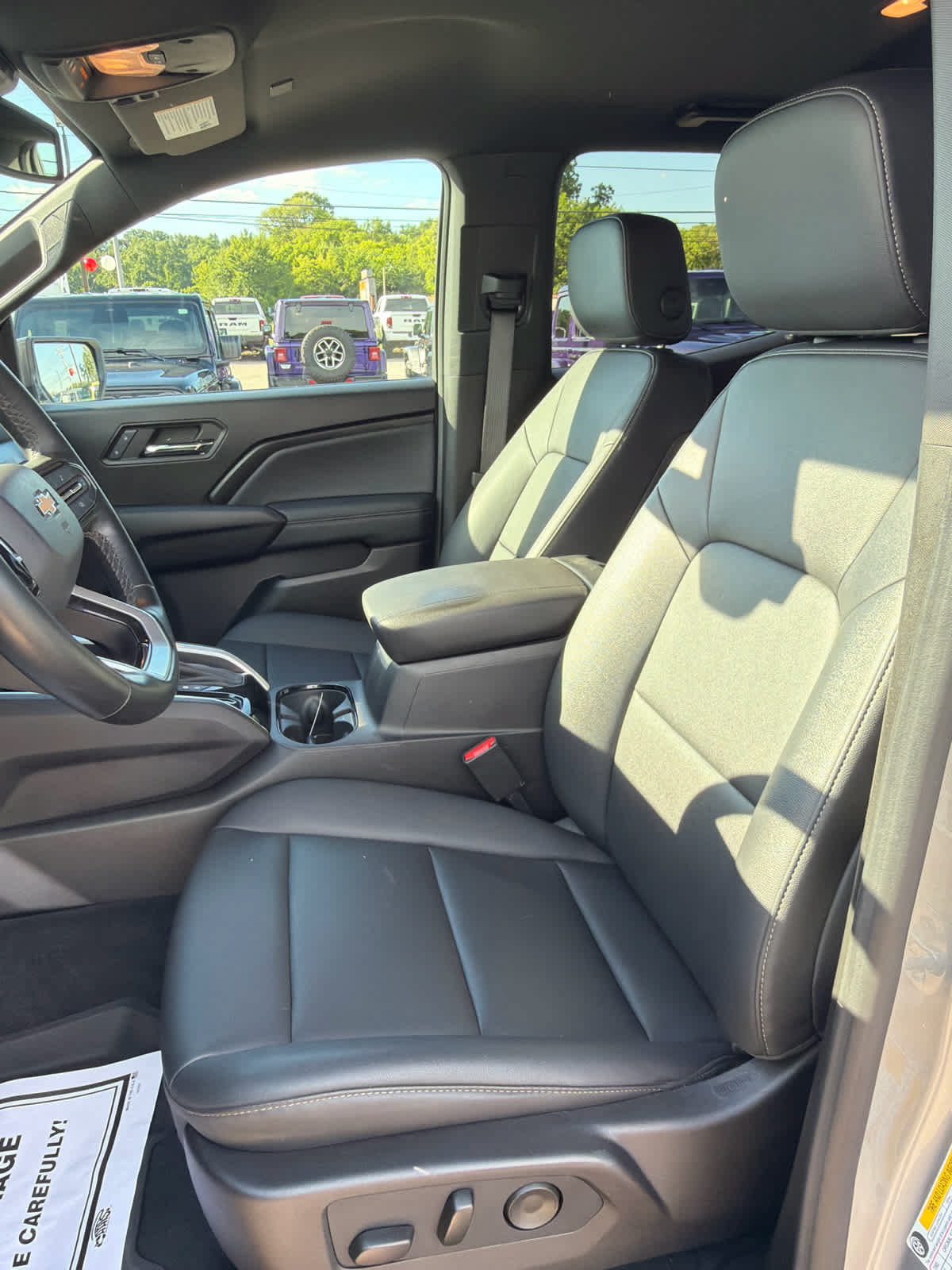 Used 2024 Chevrolet Colorado LT w/ LT Convenience Package III AWD/4WD image 12