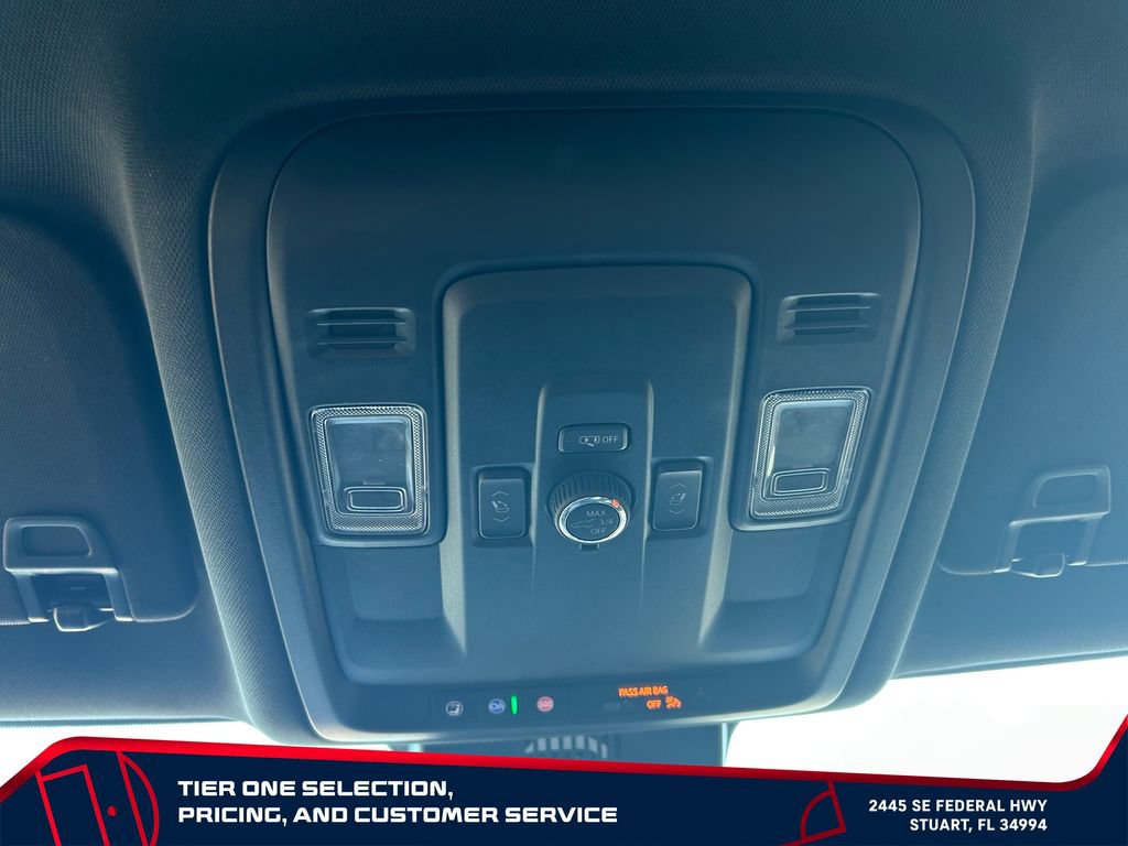 Used 2025 GMC Yukon AT4 AWD/4WD image 25
