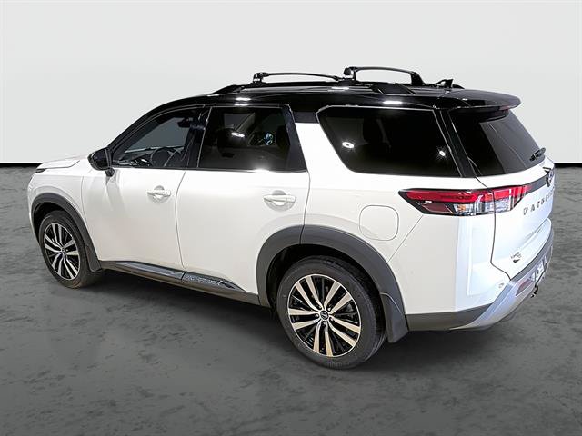Used 2024 Nissan Pathfinder Platinum AWD/4WD image 2