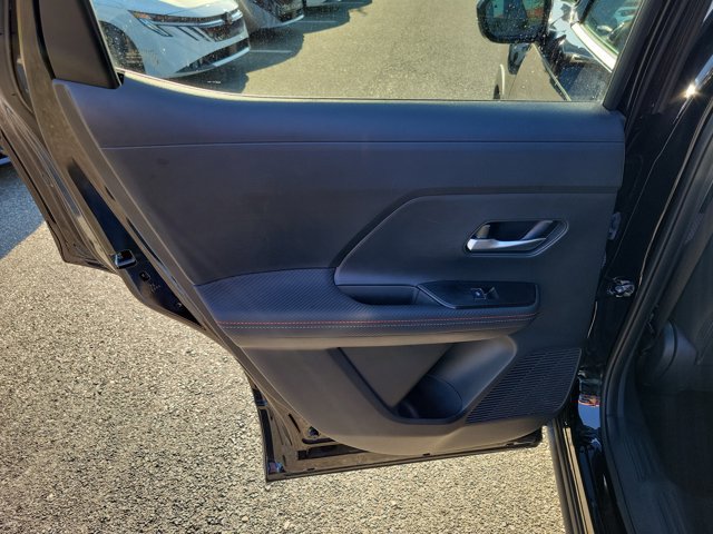 Used 2025 Nissan Kicks SR AWD/4WD image 14