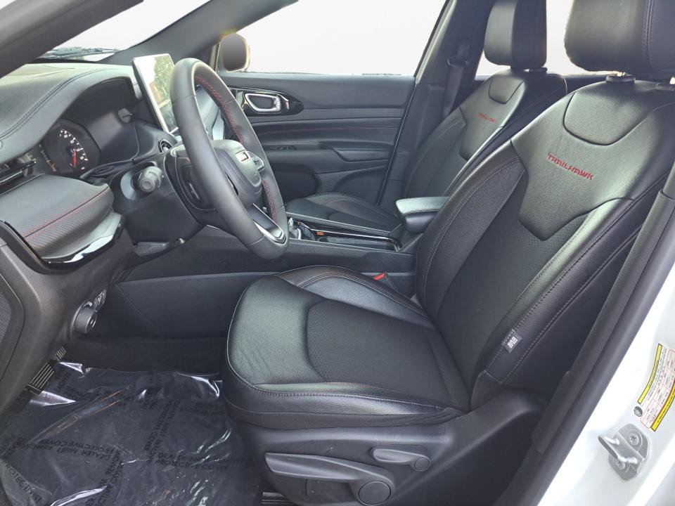 Used 2025 Jeep Compass Trailhawk AWD/4WD image 10