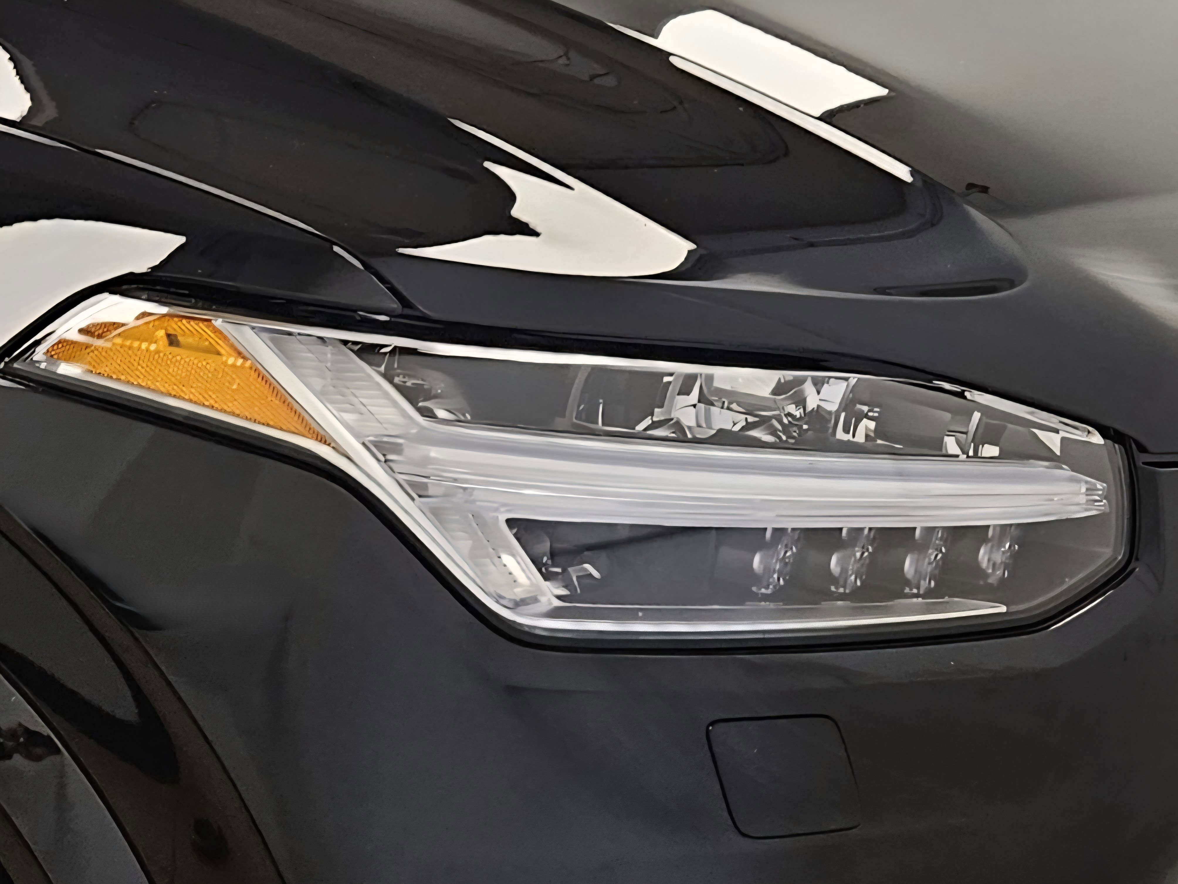 Used 2025 Volvo XC90 B6 Plus w/ Protection Package Premier image 35