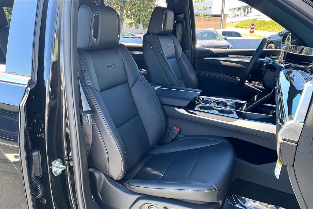 New 2026 Cadillac Escalade ESV 2WD w/ LPO, Floor Liner Package image 34