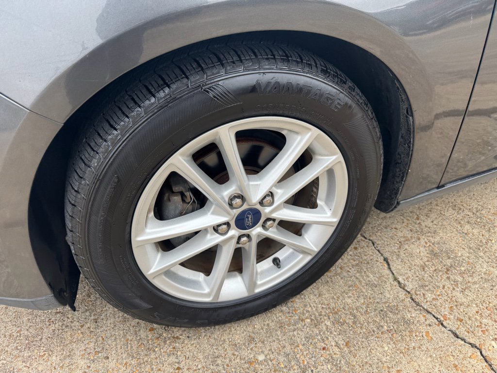 Used 2015 Ford Focus SE image 9