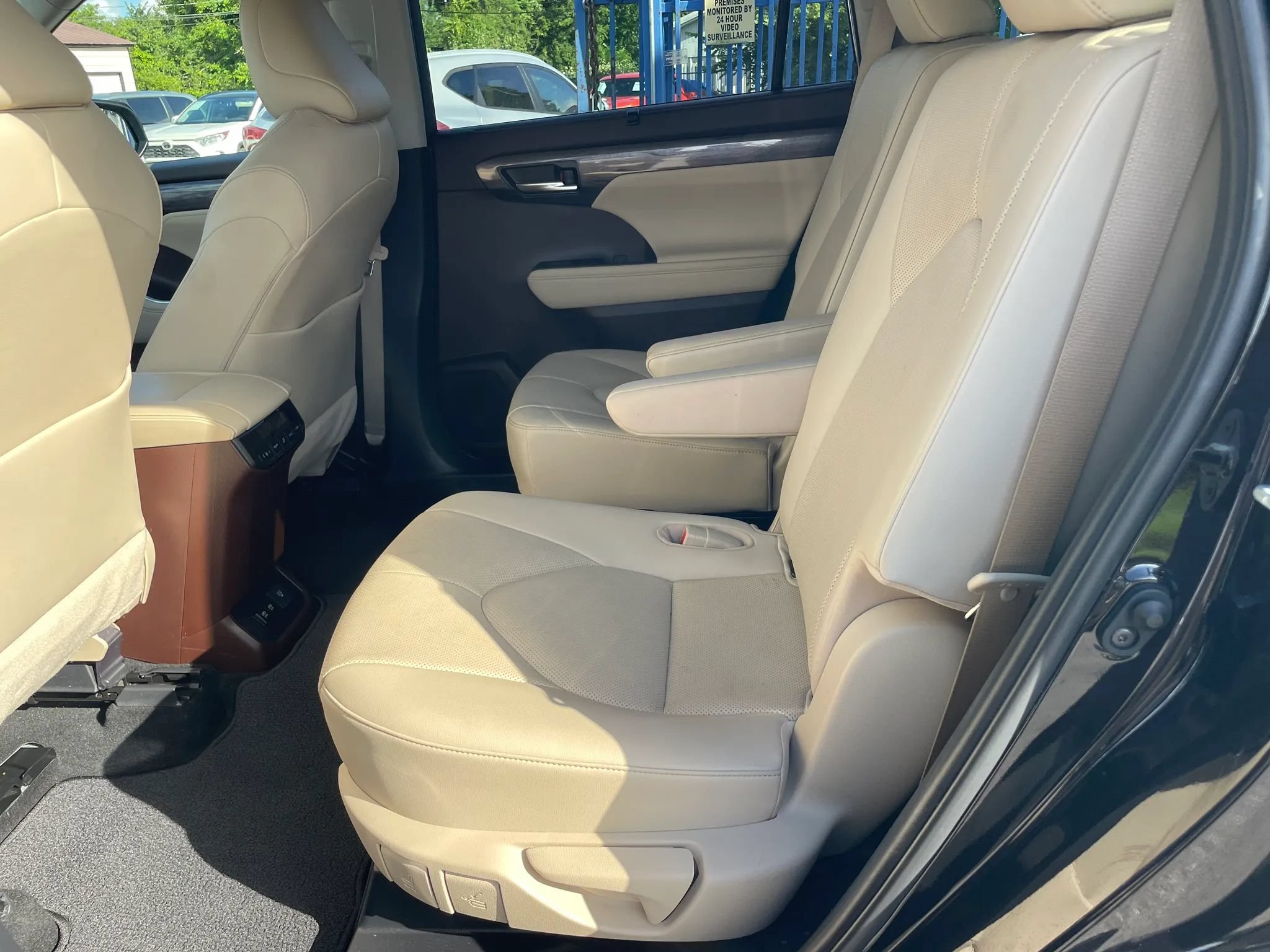 Used 2020 Toyota Highlander Limited FWD image 20