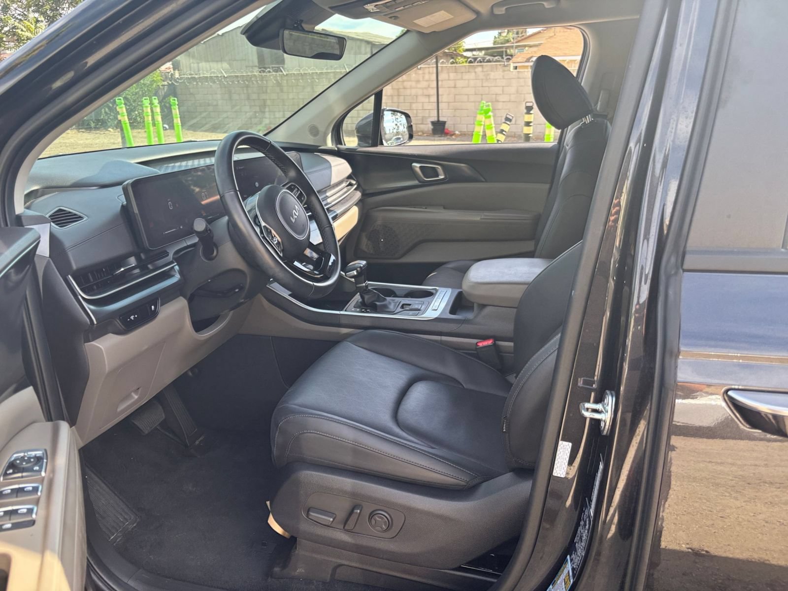 Used 2026 Kia Carnival FWD image 28