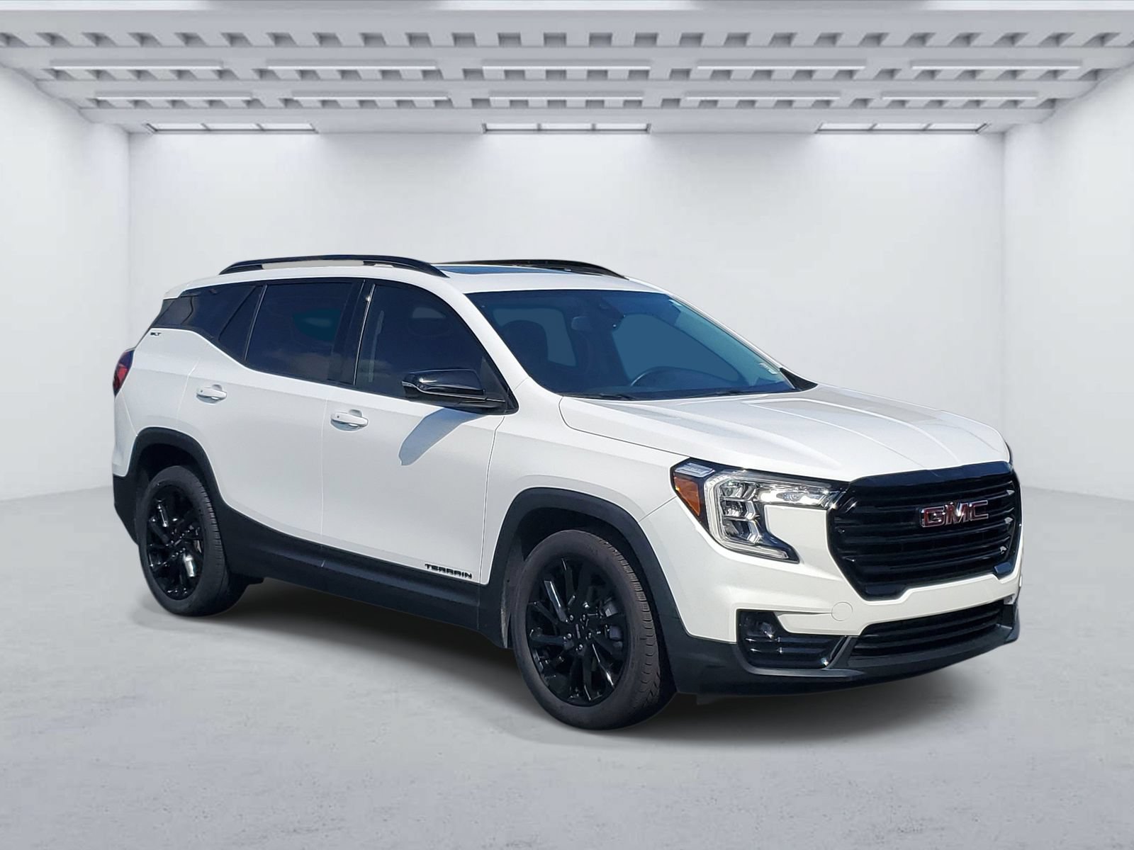 Used 2023 GMC Terrain SLT w/ Elevation Edition FWD image 1