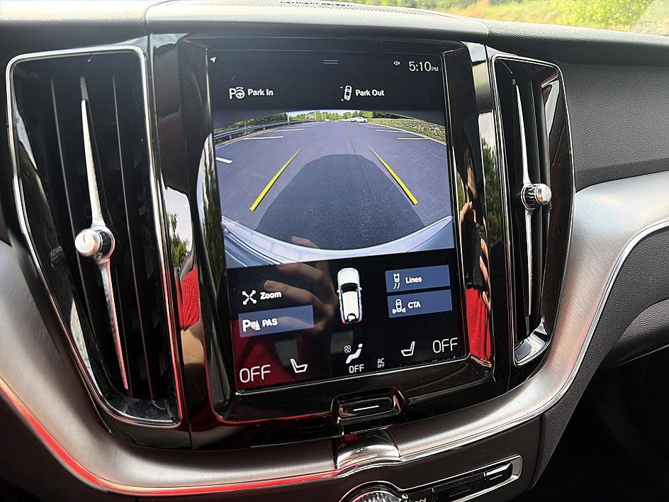 Used 2019 Volvo XC60 T5 Momentum w/ Multimedia Package FWD image 8