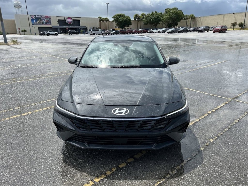 New 2025 Hyundai Elantra Limited image 8