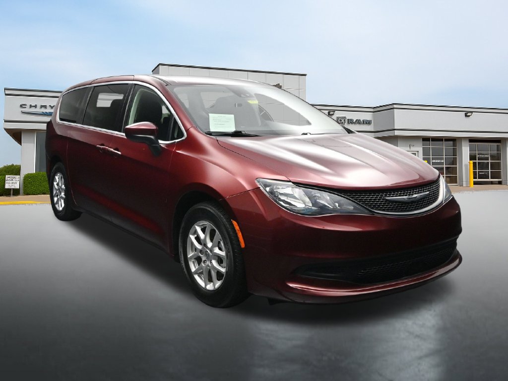 Used 2023 Chrysler Voyager LX FWD image 7