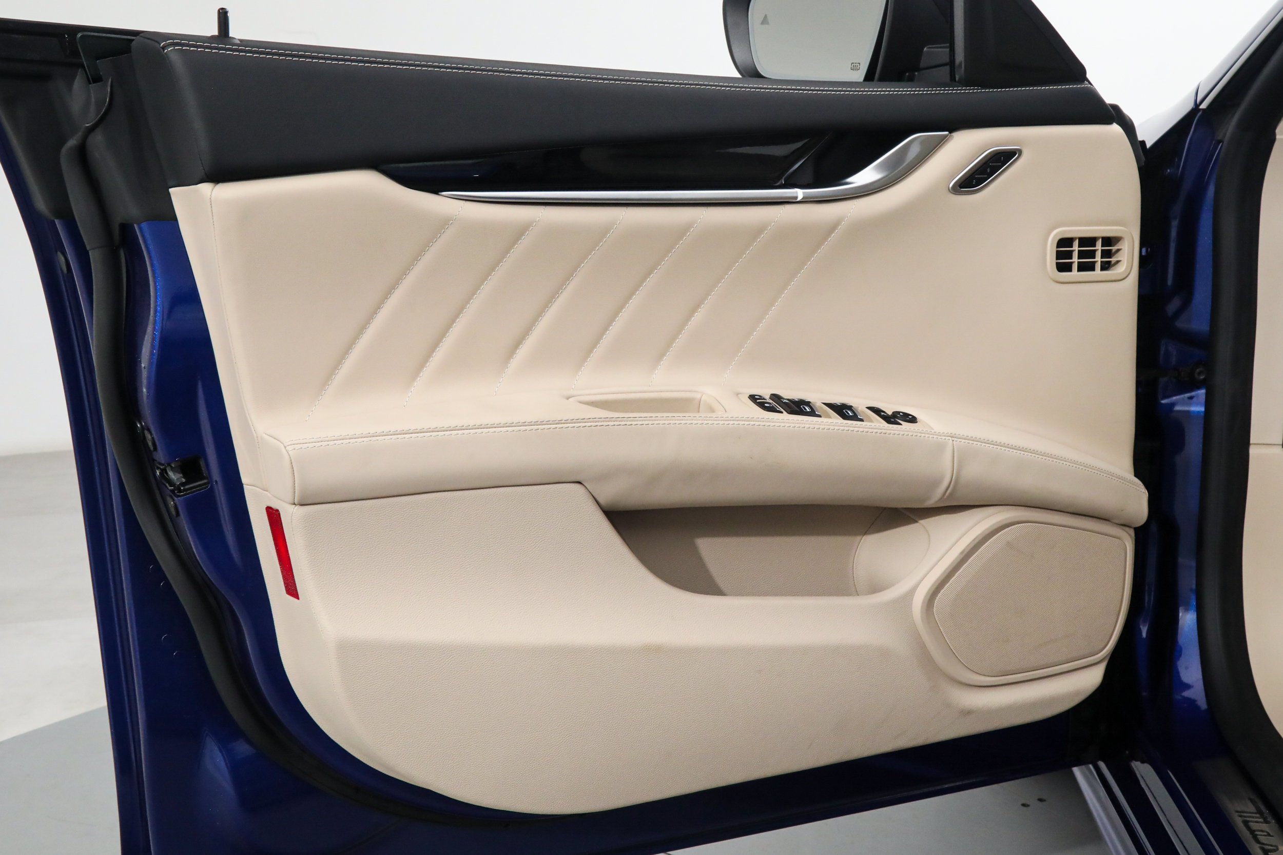 Certified 2023 Maserati Ghibli Modena RWD image 14