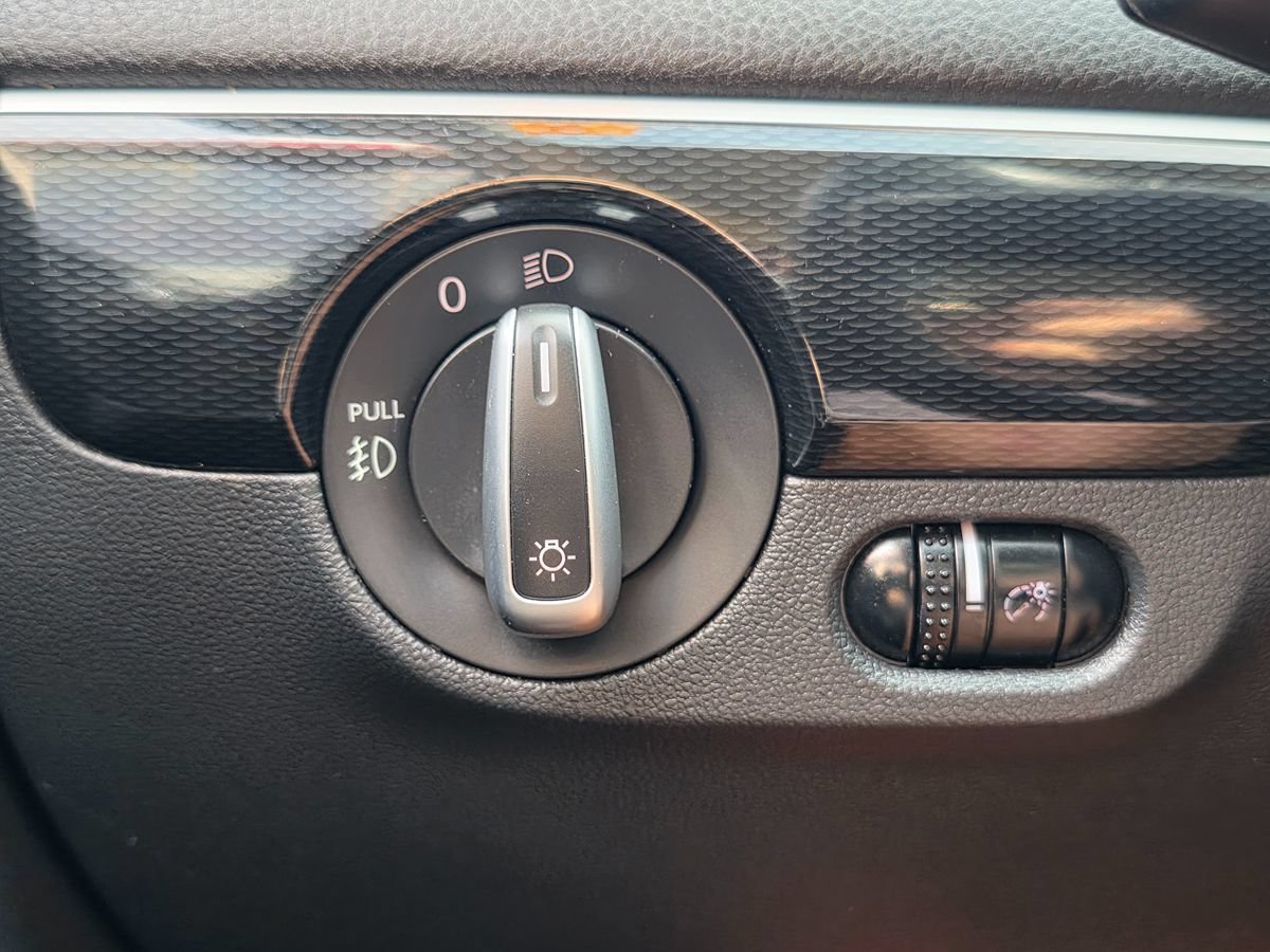 Used 2015 Volkswagen Jetta SEL FWD image 49