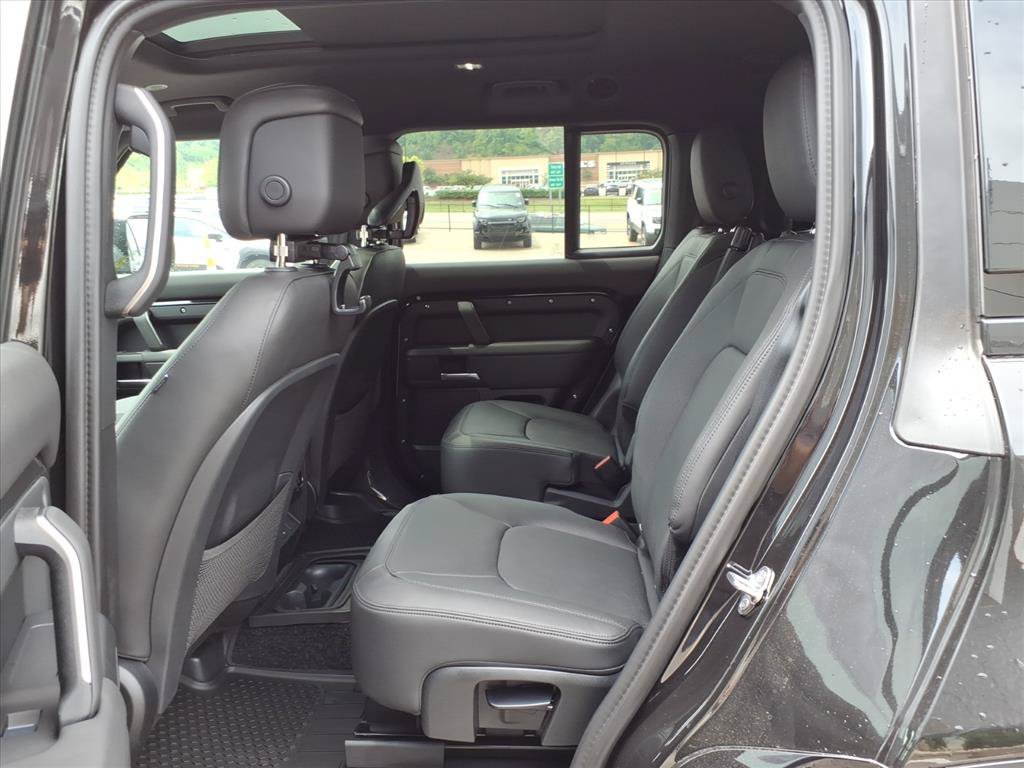 Used 2026 Land Rover Defender 130 X-Dynamic SE AWD/4WD image 12
