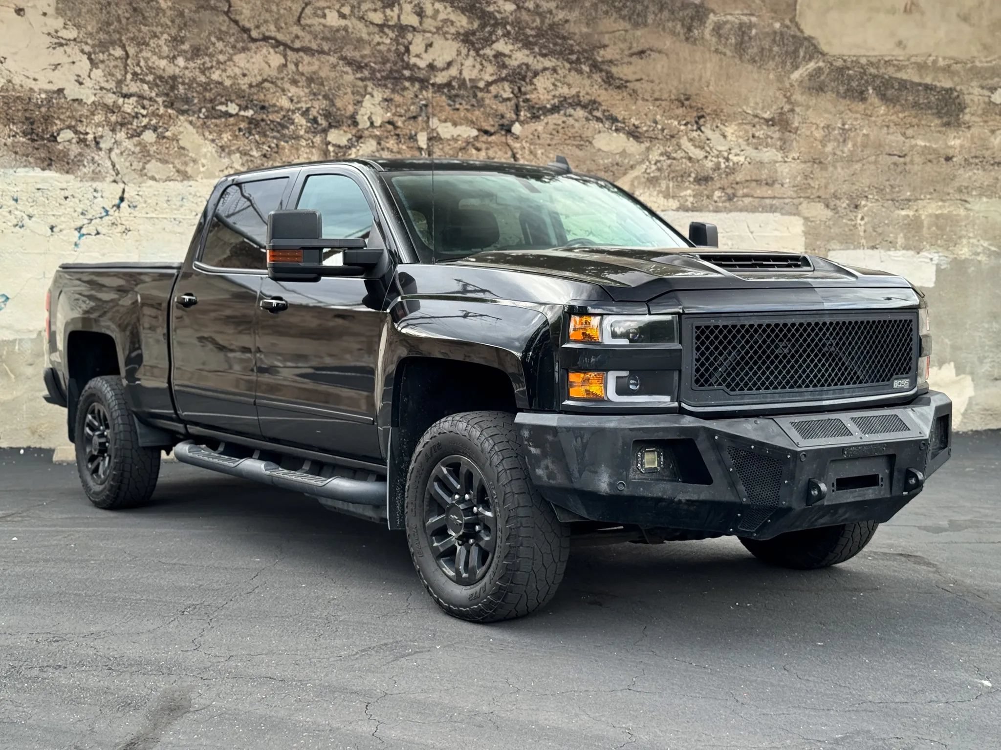 Used 2018 Chevrolet Silverado 2500 LTZ w/ Midnight Edition AWD/4WD image 3