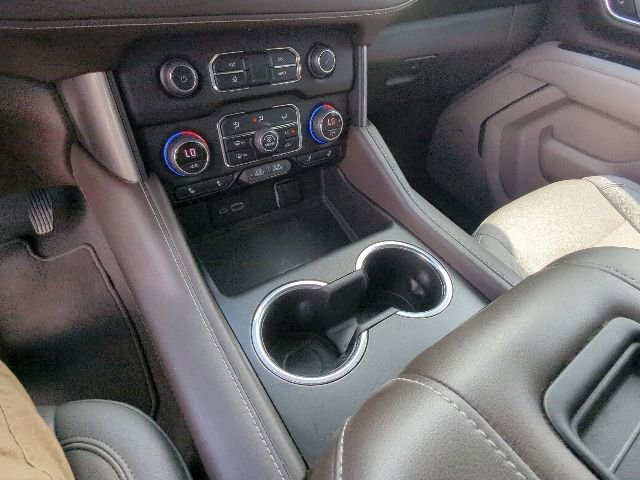Used 2022 Chevrolet Suburban LT AWD/4WD image 17