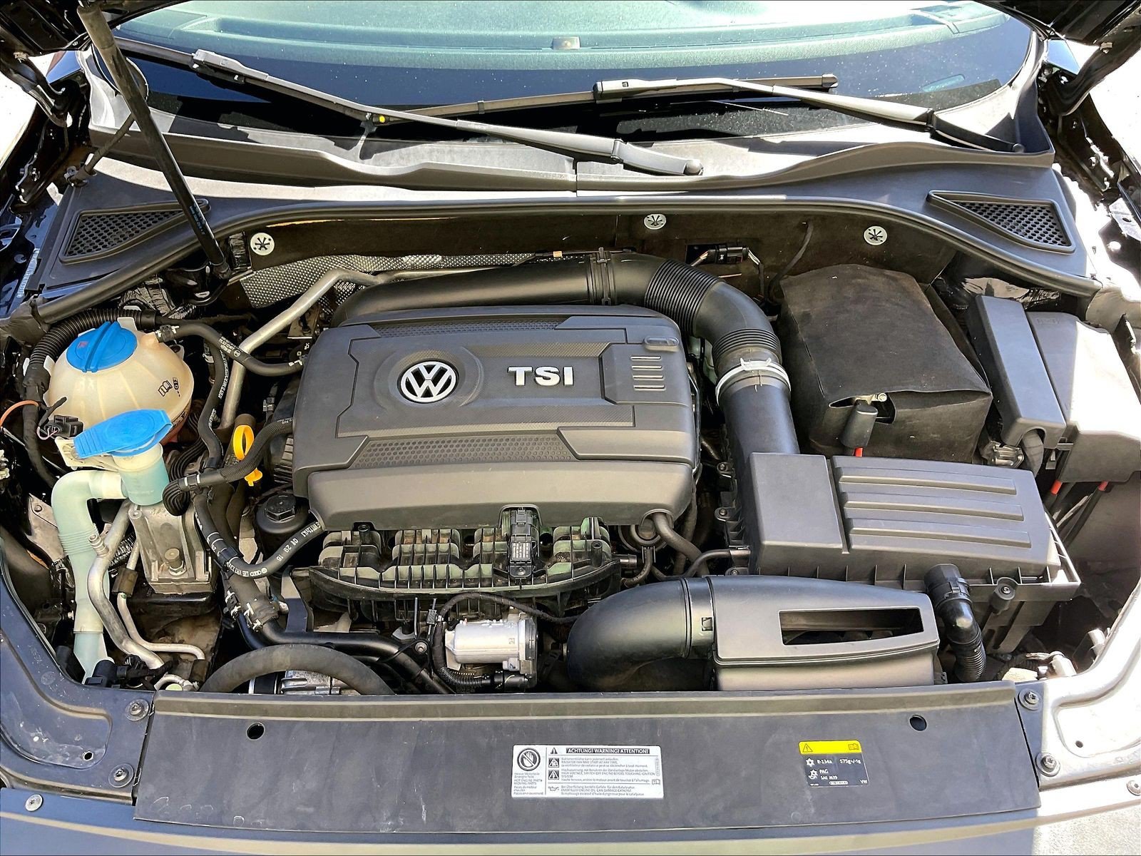 Used 2017 Volkswagen Passat 1.8T R-Line FWD image 9