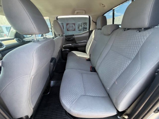 Used 2021 Toyota Tacoma SR5 RWD image 17
