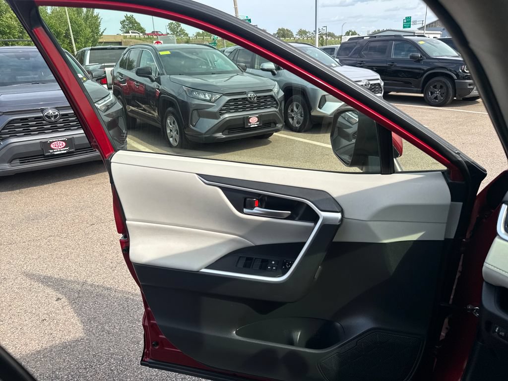 Used 2020 Toyota RAV4 XLE w/ Convenience Package AWD/4WD image 34