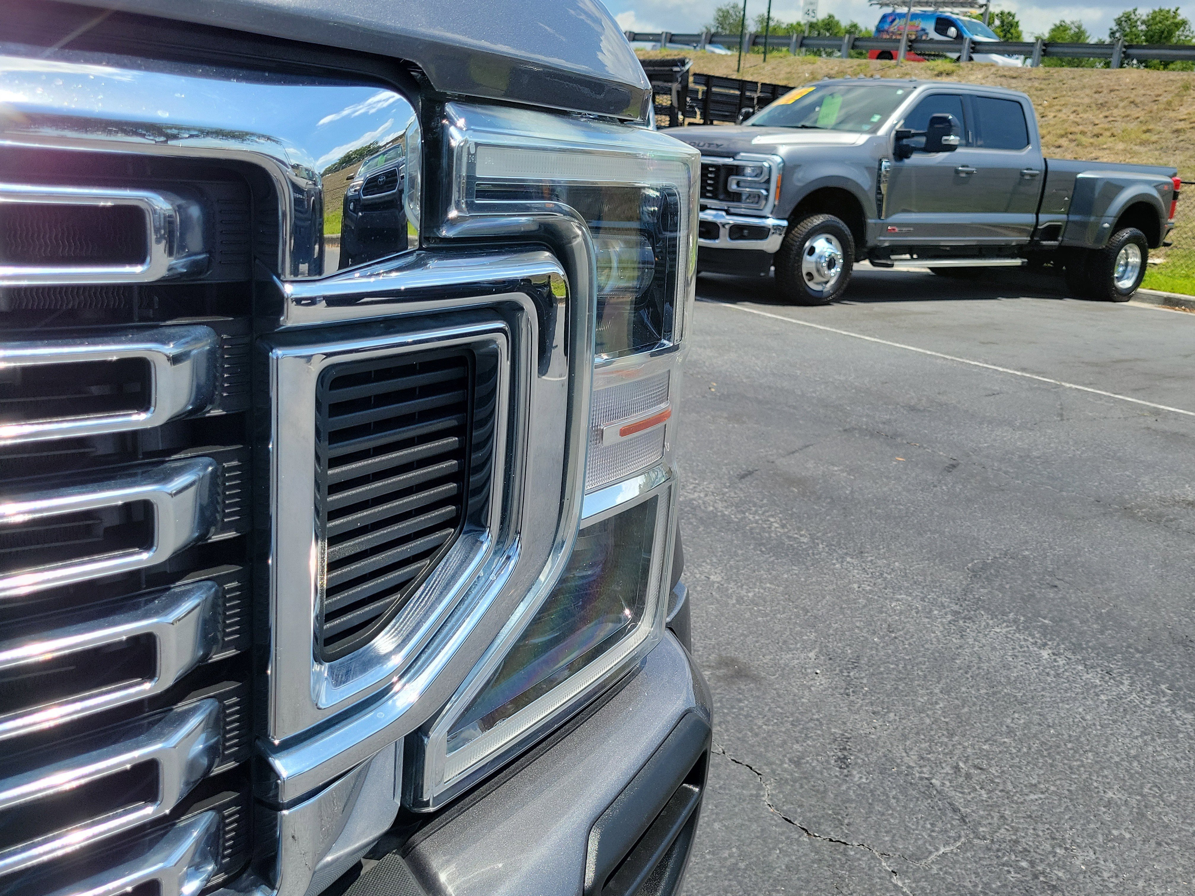 Certified 2022 Ford F450 Limited w/ FX4 Off-Road Package AWD/4WD image 3