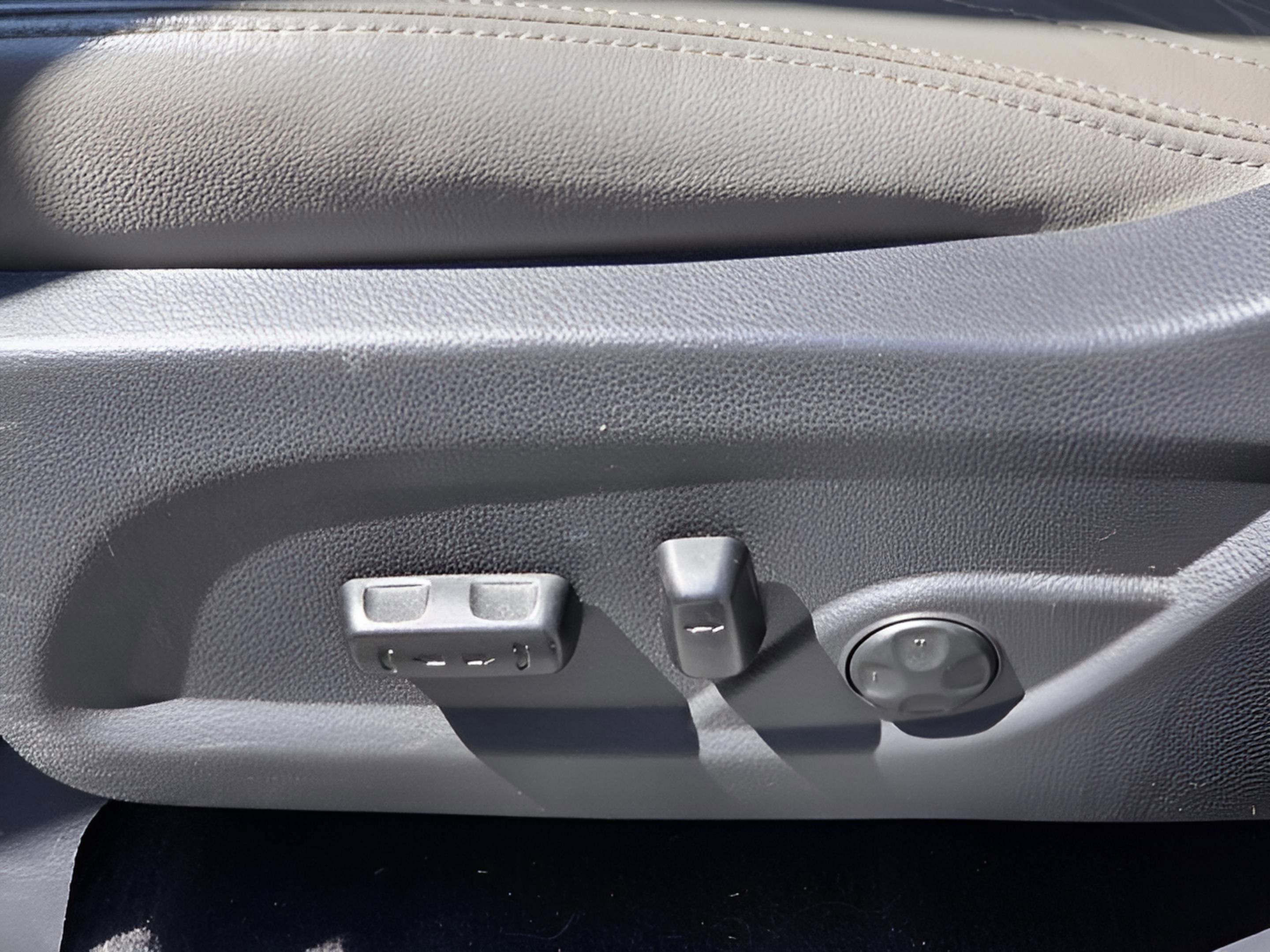 Used 2014 Hyundai Santa Fe Sport w/ Technology Package 04 image 12