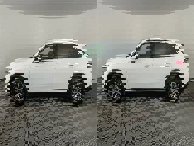 Certified 2026 Mercedes-Benz GLC 300 4MATIC image 2