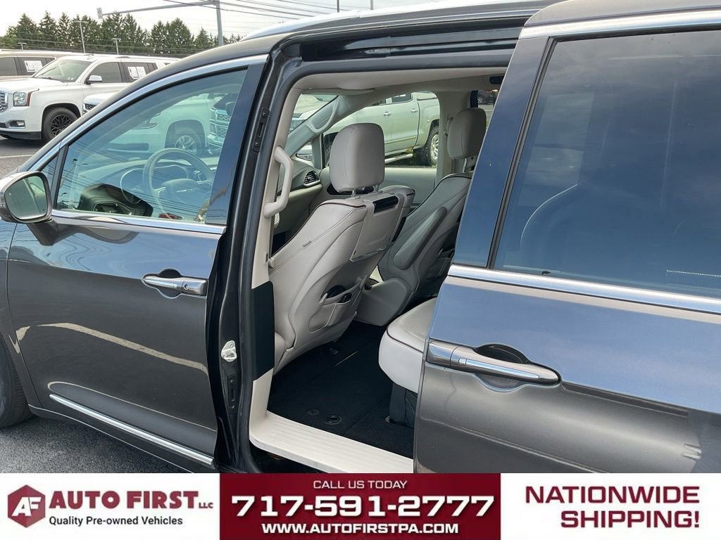 Used 2019 Chrysler Pacifica Touring-L w/ Advanced Safetytec Group FWD image 11
