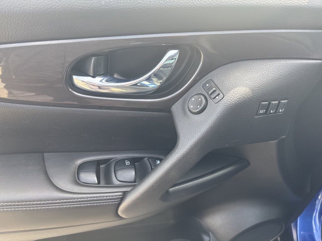 Used 2019 Nissan Rogue SV w/ Sun & Sound Touring Package image 10