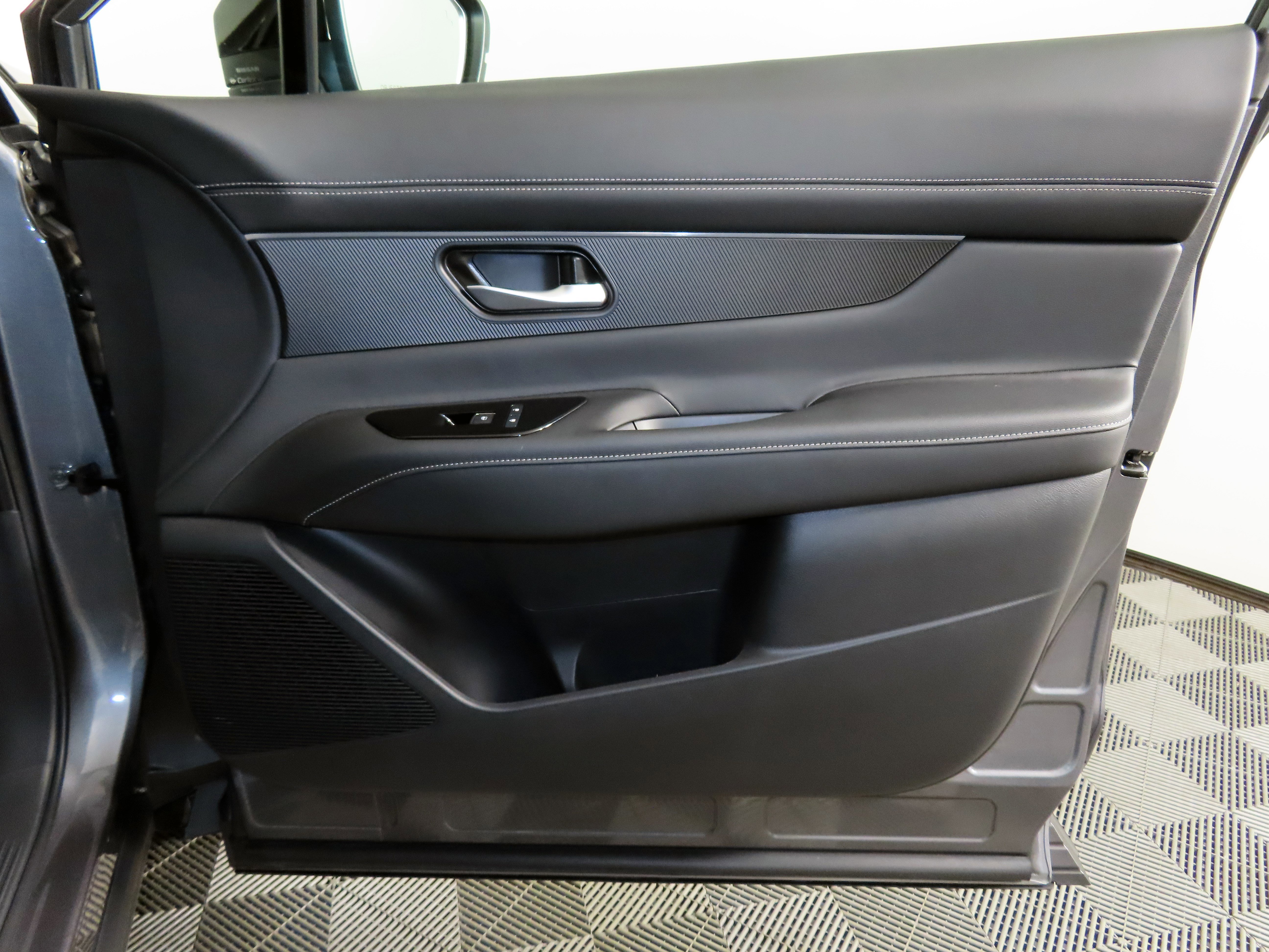 Certified 2025 Nissan Murano SV image 31