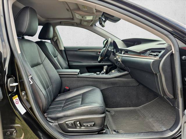 Used 2016 Lexus ES 300h w/ Luxury Package w/Wood Trim FWD image 20