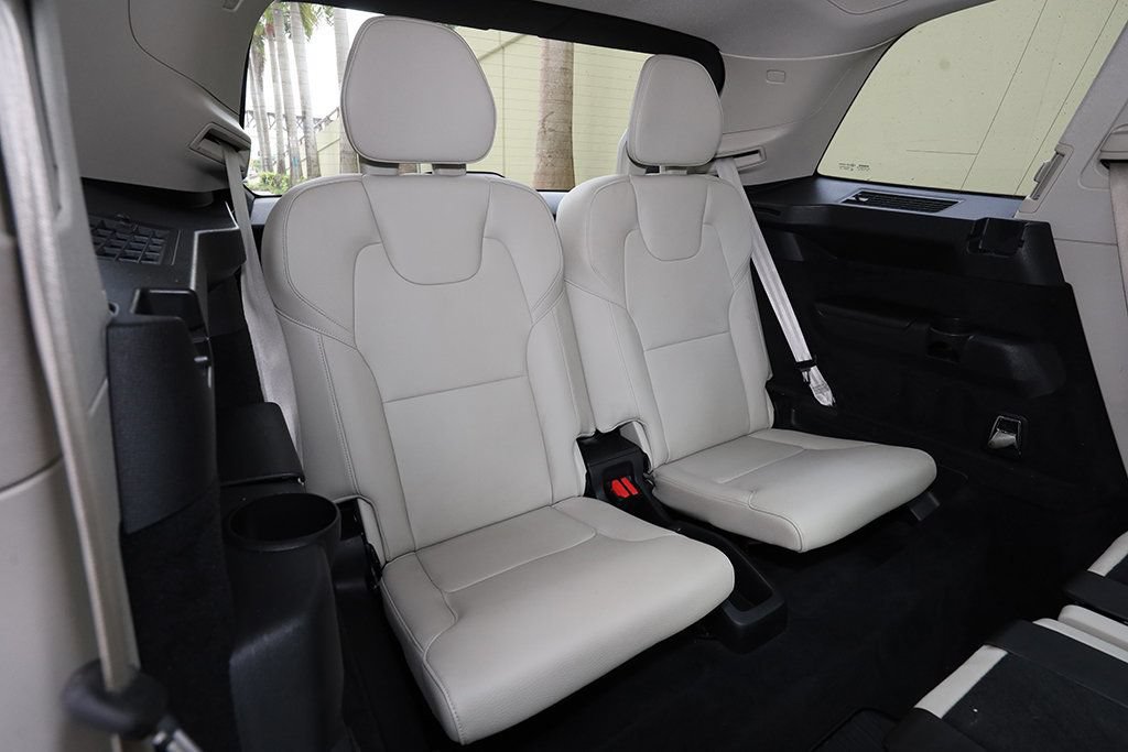 Used 2018 Volvo XC90 T6 Momentum w/ Convenience Package AWD/4WD image 34