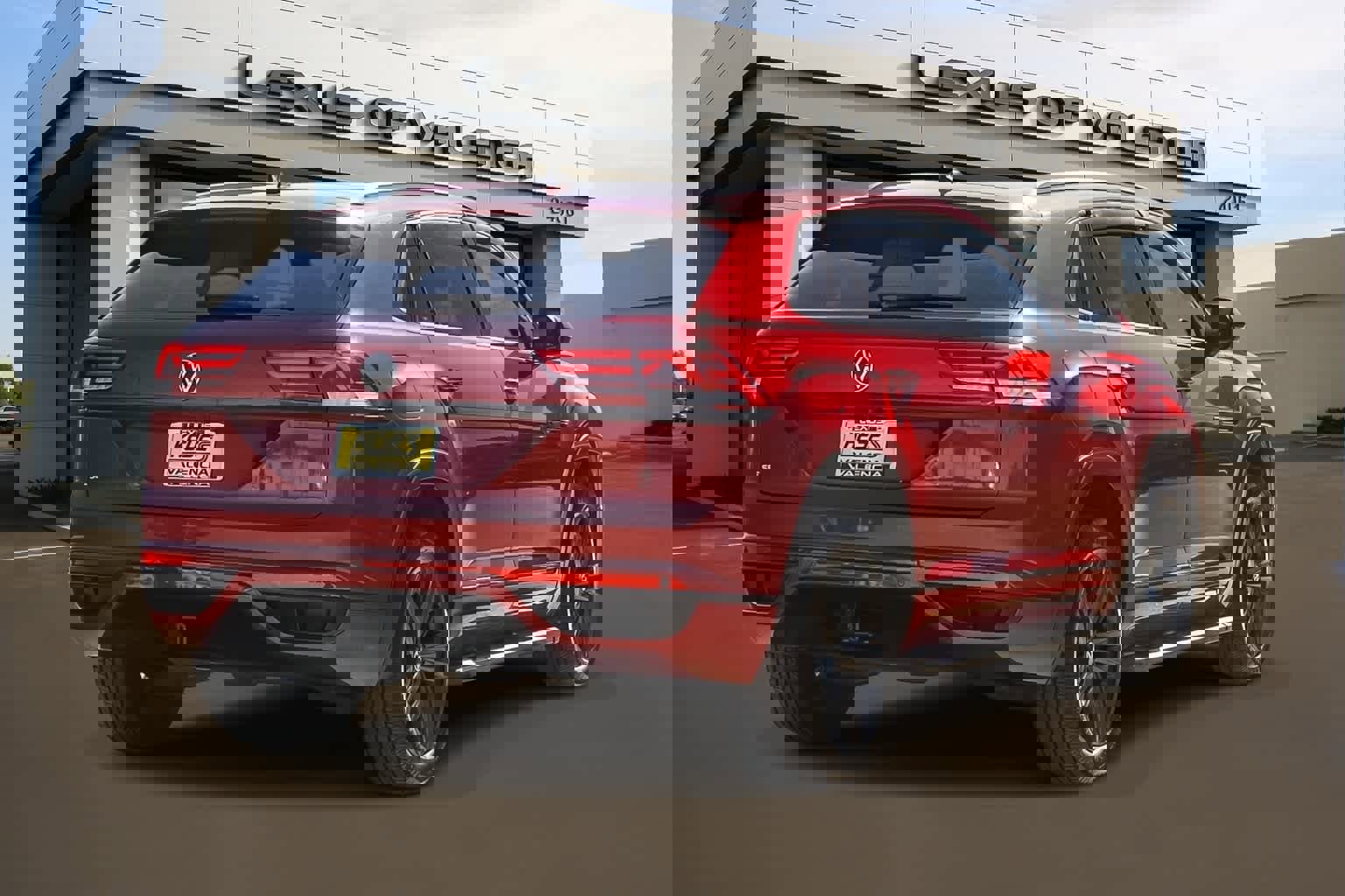 Used 2020 Volkswagen Atlas Cross Sport SE w/ Panoramic Sunroof Package image 4