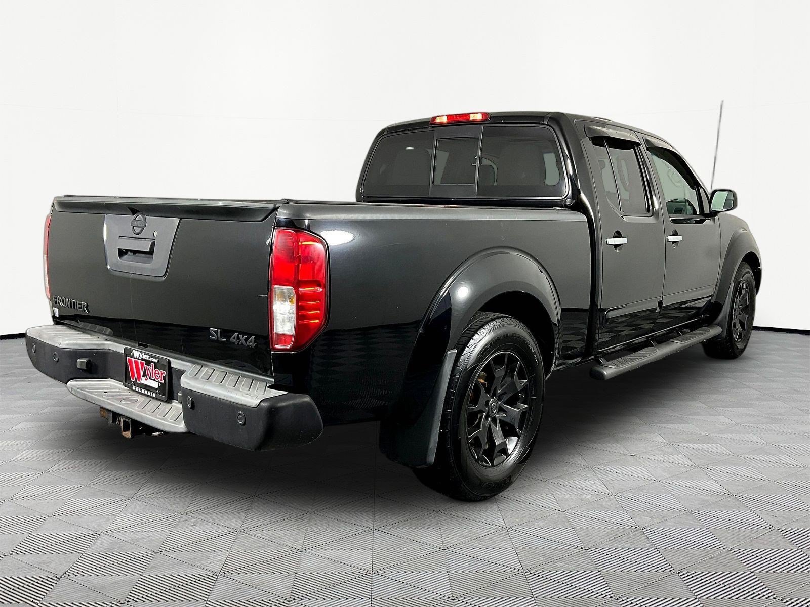 Used 2015 Nissan Frontier SL AWD/4WD image 6