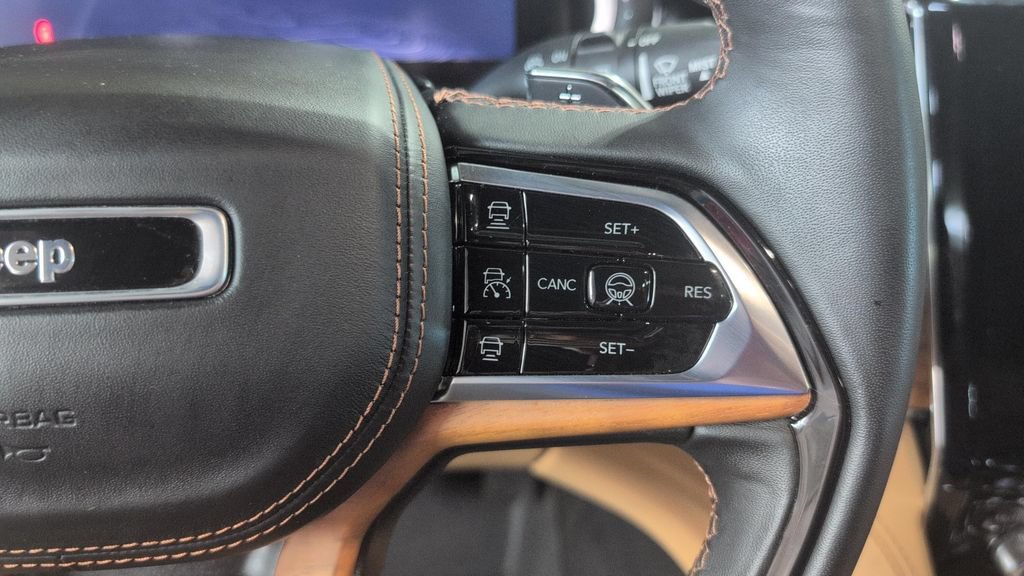 Used 2024 Jeep Grand Cherokee Summit AWD/4WD image 12
