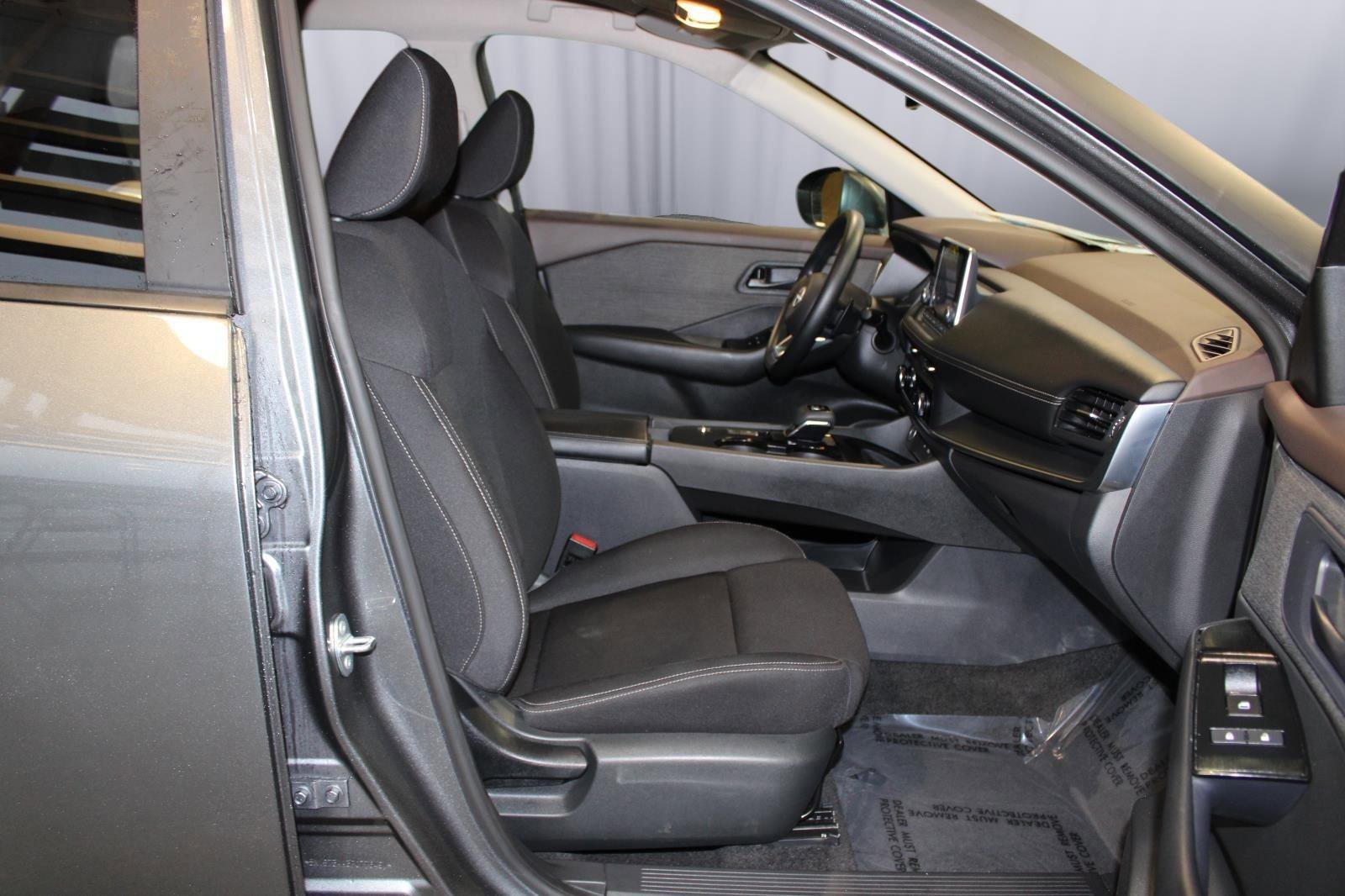 Used 2023 Nissan Rogue S image 33