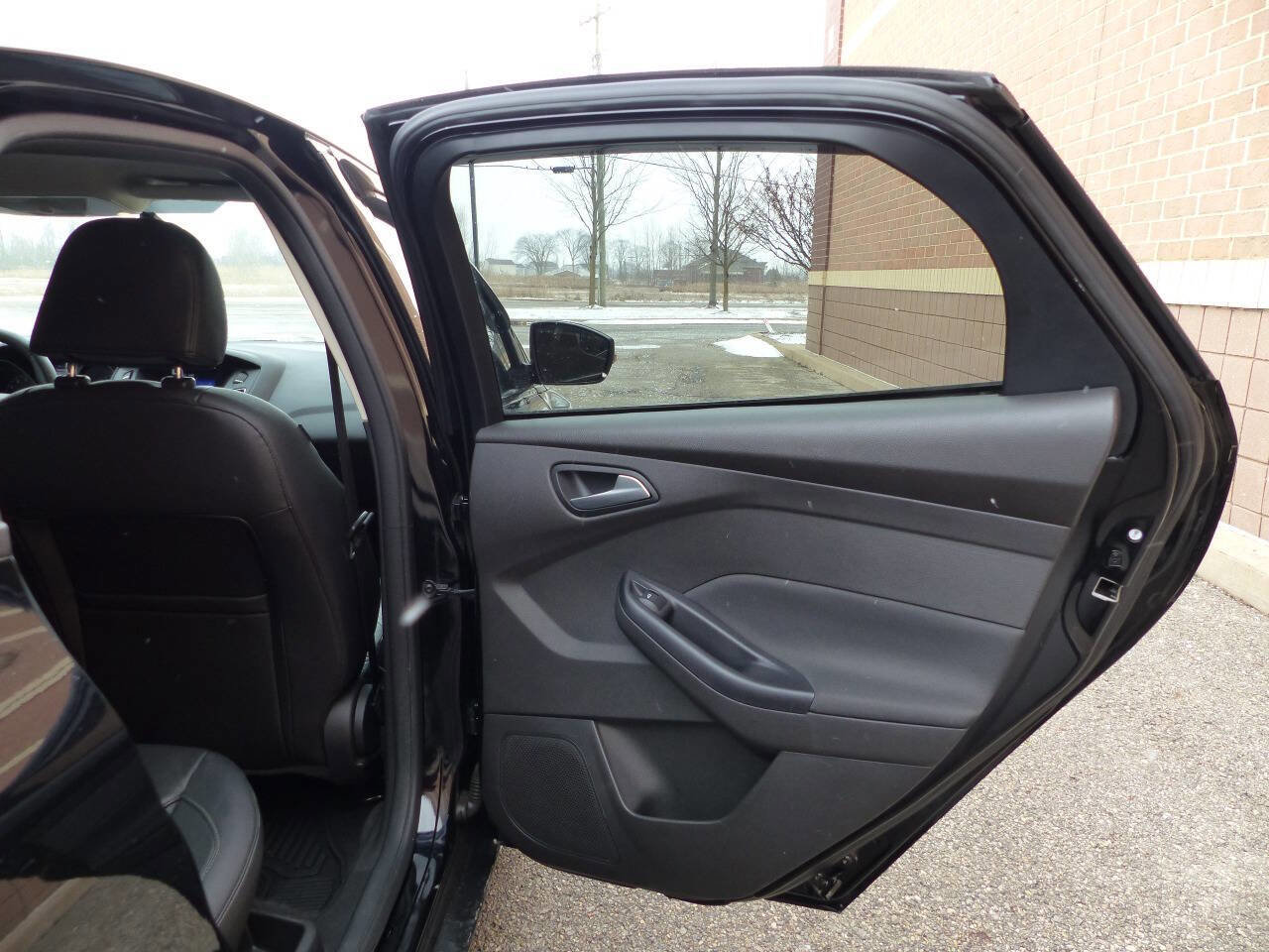 Used 2016 Ford Focus SE w/ Equipment Group 201A FWD image 36