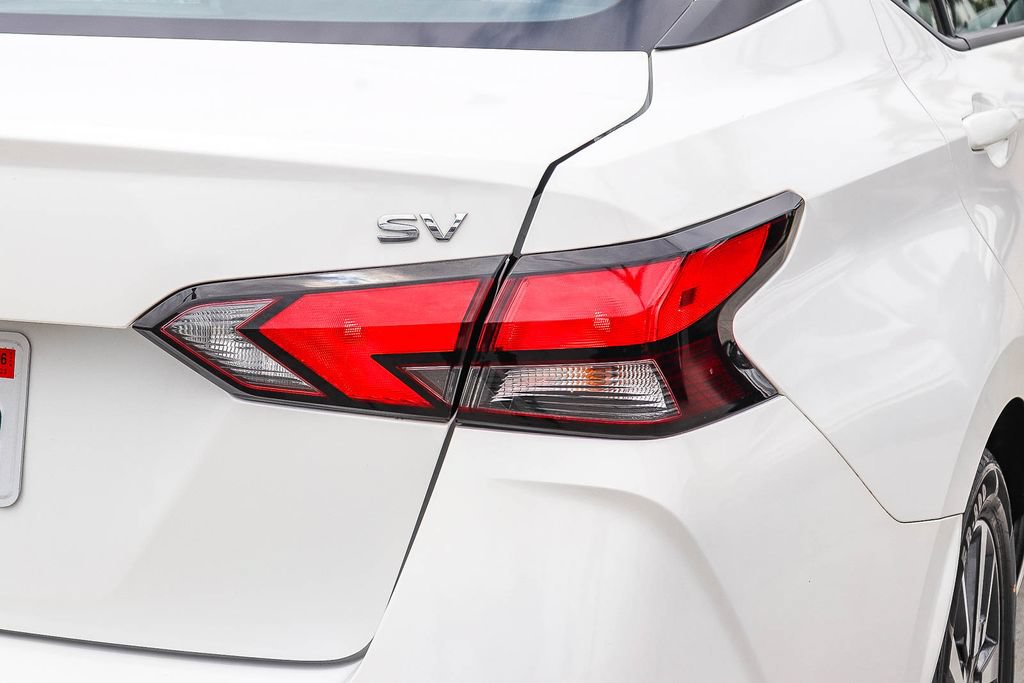 Used 2022 Nissan Versa SV FWD image 9