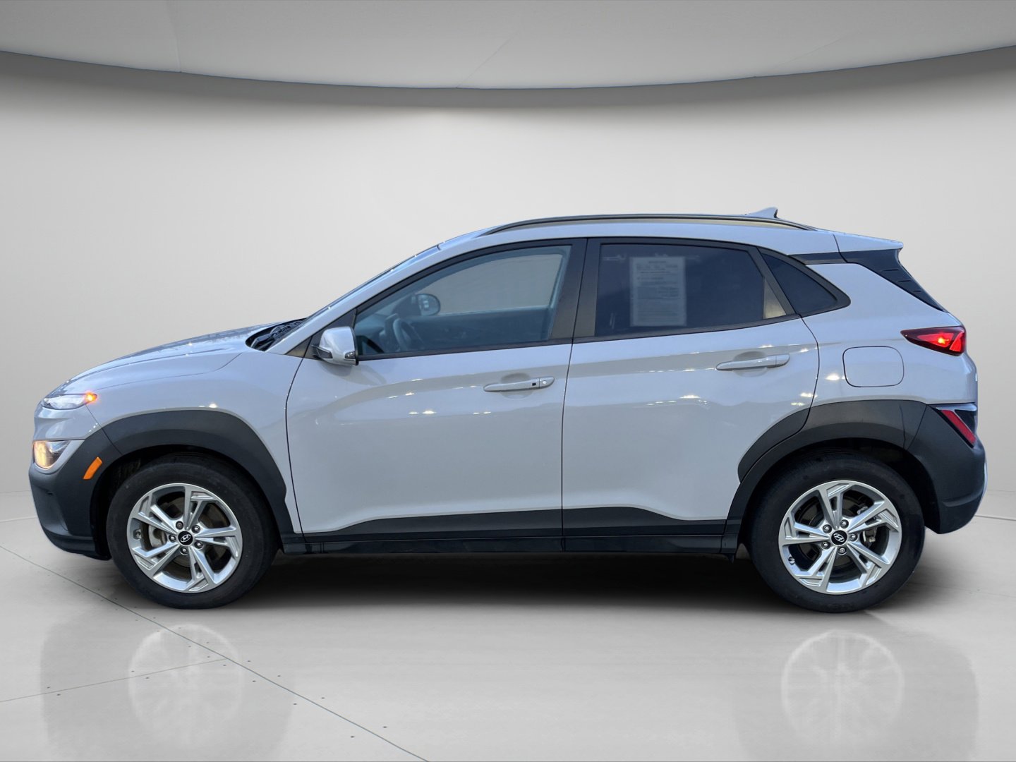 Used 2023 Hyundai Kona SEL image 4