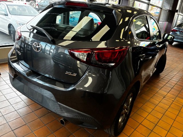 Used 2020 Toyota Yaris XLE image 62